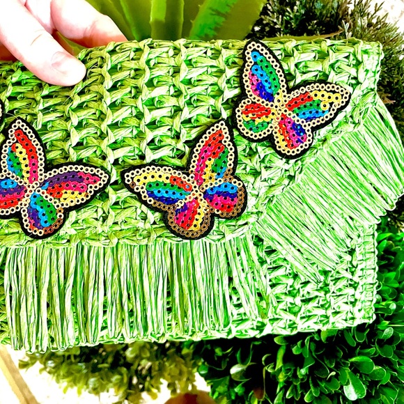 Green Fringe Straw Clutch - Picture 4 of 8